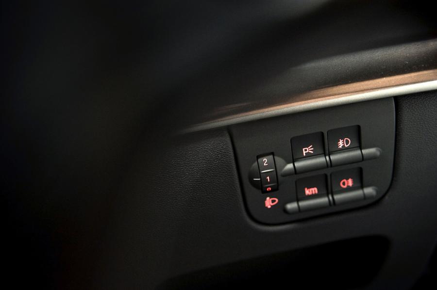 Детали интерьера Alfa Romeo 159 Ti (939A) 2008 года  (ZA) (фото 22 из 27)